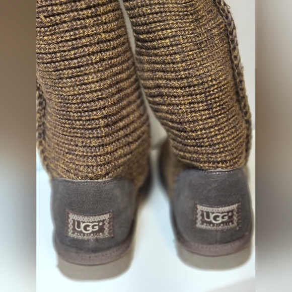 UGG Women's Classic Cardy Boots, Chocolate, US Sz 9 - Picture 5 of 16
